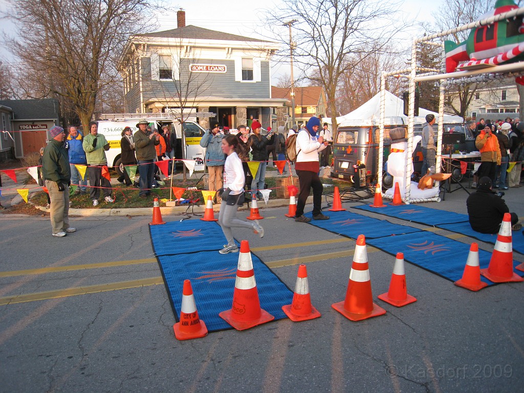 Holiday Hustle 5K 2009 120.jpg - The 2009 running of the Holiday Hustle 5K put on by Running Fit in Dexter Michigan on a sunny but 28 degree on December 5, 2009.